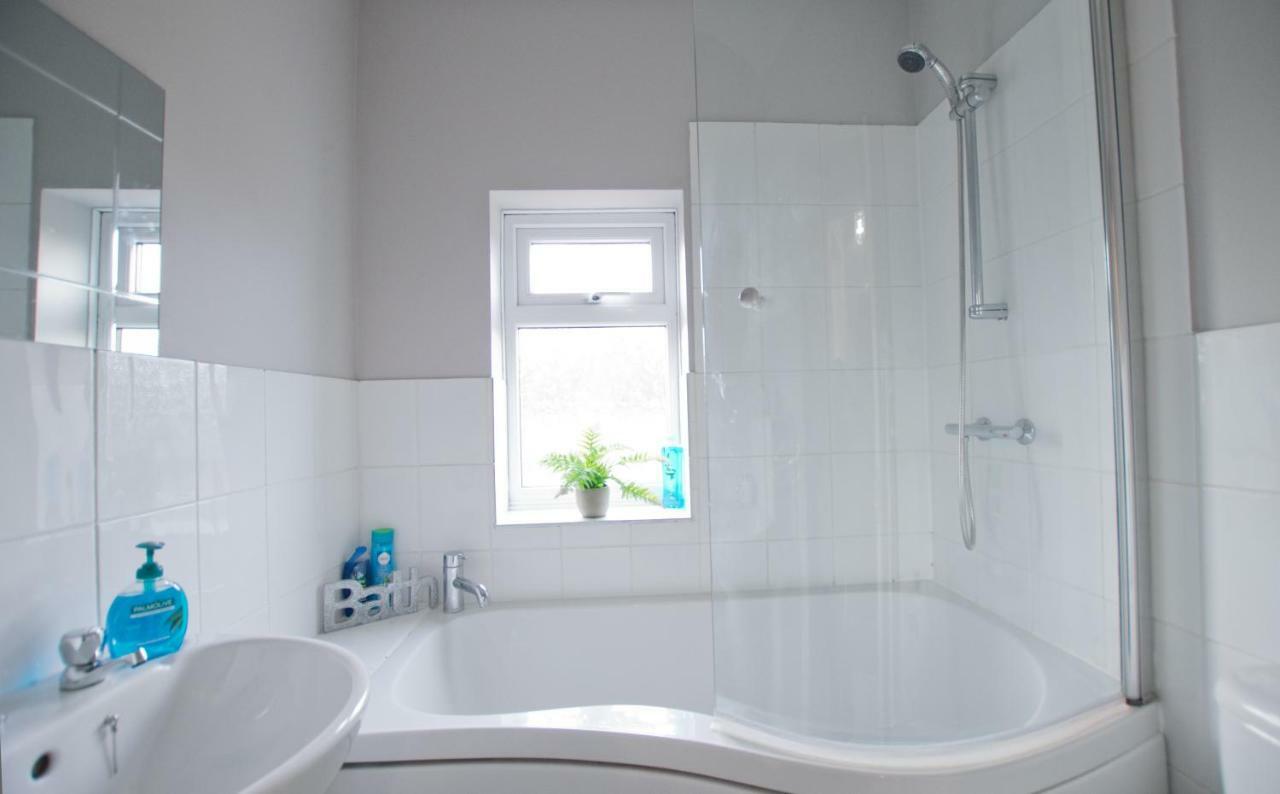 Grove Cottage Basingstoke Extérieur photo